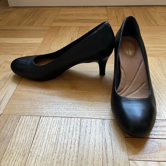 Clarks Women's Classic Black Heels - Picture 2 of 6